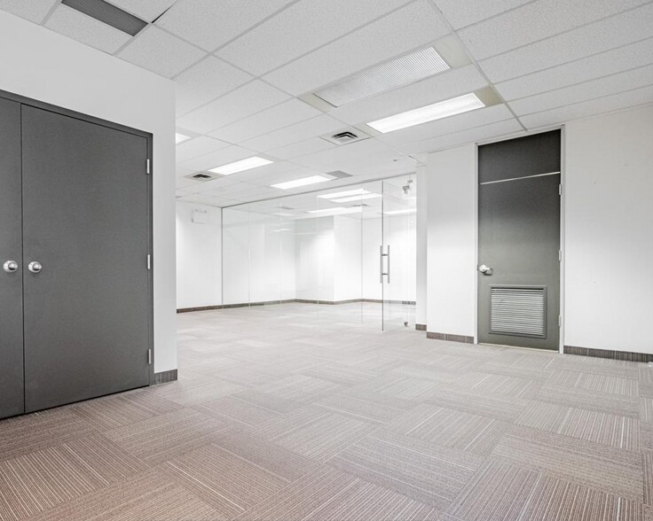 More Photos Of 2180 Meadowvale Blvd, Mississauga Office For Lease