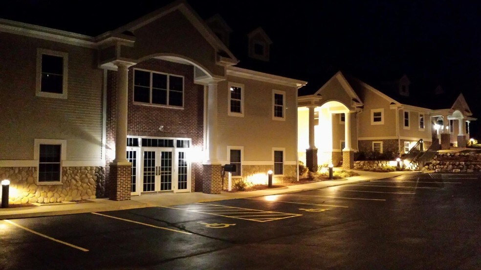More Photos Of 19 Crossroads Ct, Delafield Office For Lease
