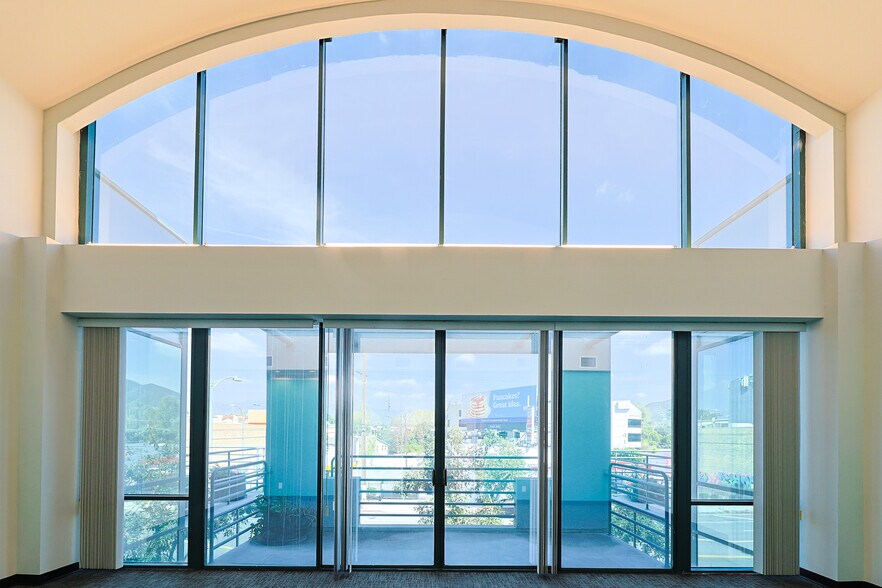 More Photos Of 4123 Lankershim Blvd, North Hollywood Office For Sale