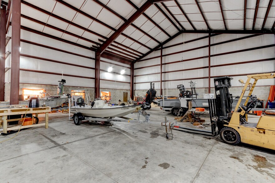 More Photos Of 585 Commonwealth Blvd, Port Orange Manufacturing For Sale