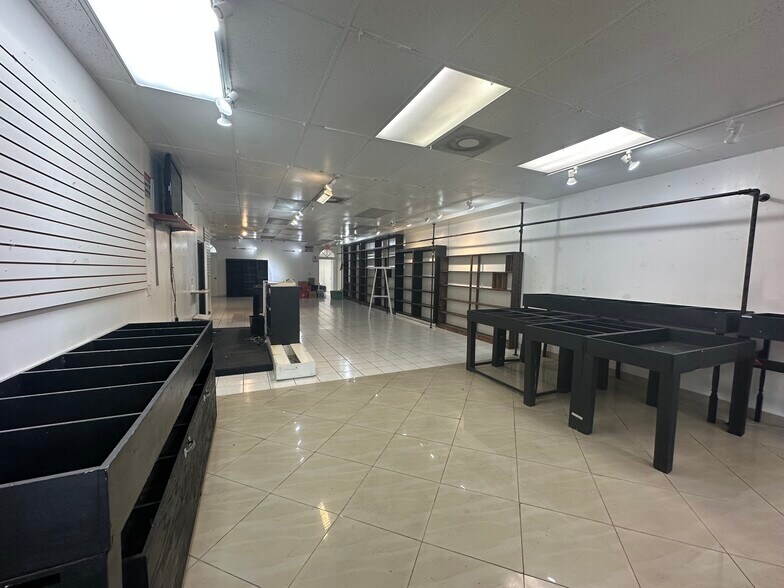 More Photos Of 2028 Hollywood Blvd, Hollywood Storefront Retail Residential For Lease