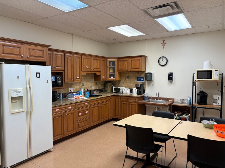 More Photos Of 1500 Renaissance Blvd NE, Albuquerque Flex For Sale