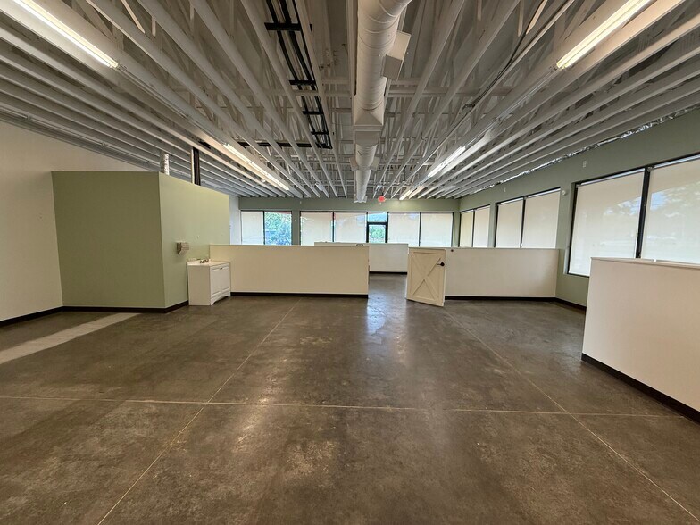 More Photos Of 4013-4015 Lien Rd, Madison General Retail For Lease