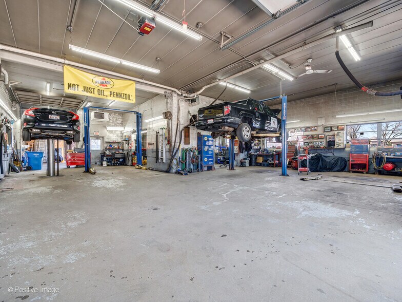 More Photos Of 2648-2666 Waukegan Ave, Highland Park Storefront Retail Residential For Sale