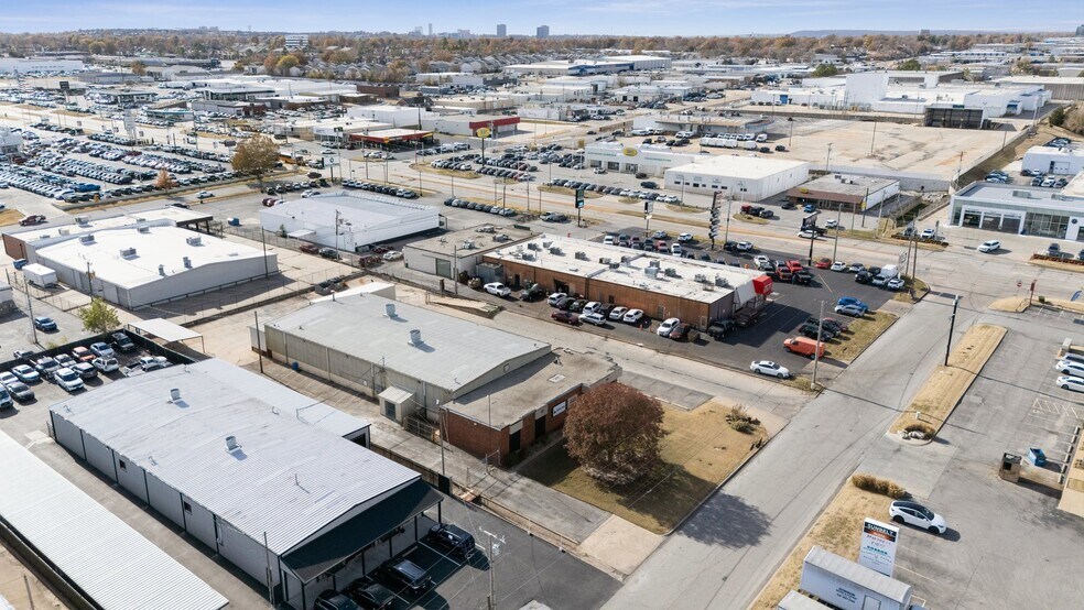 More Photos Of 8118 E 44th St, Tulsa Warehouse For Lease