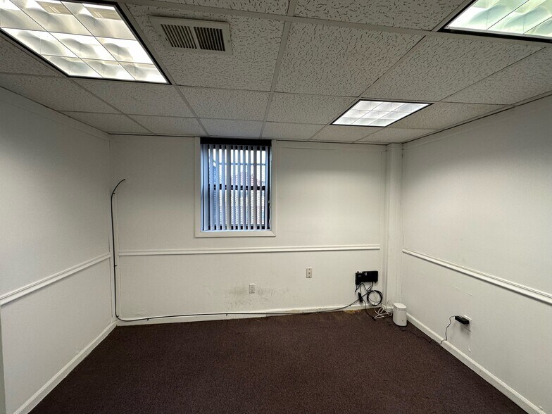 More Photos Of 690 Broadway, Massapequa Office For Lease