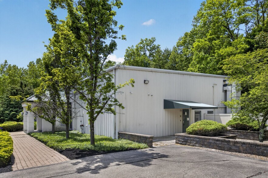 More Photos Of 87 Taft Ave, Newburgh Distribution For Sale