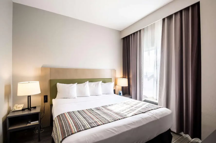 More Photos Of 121 Merwin Way, Fond Du Lac Hotel For Sale