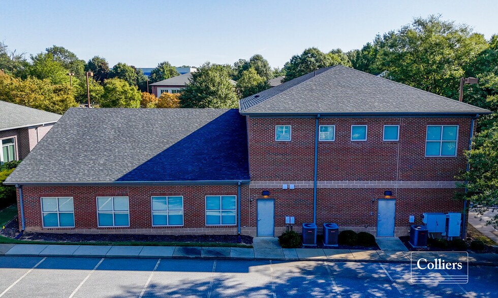 More Photos Of 300 Regent Park Ct, Greenville Office For Lease
