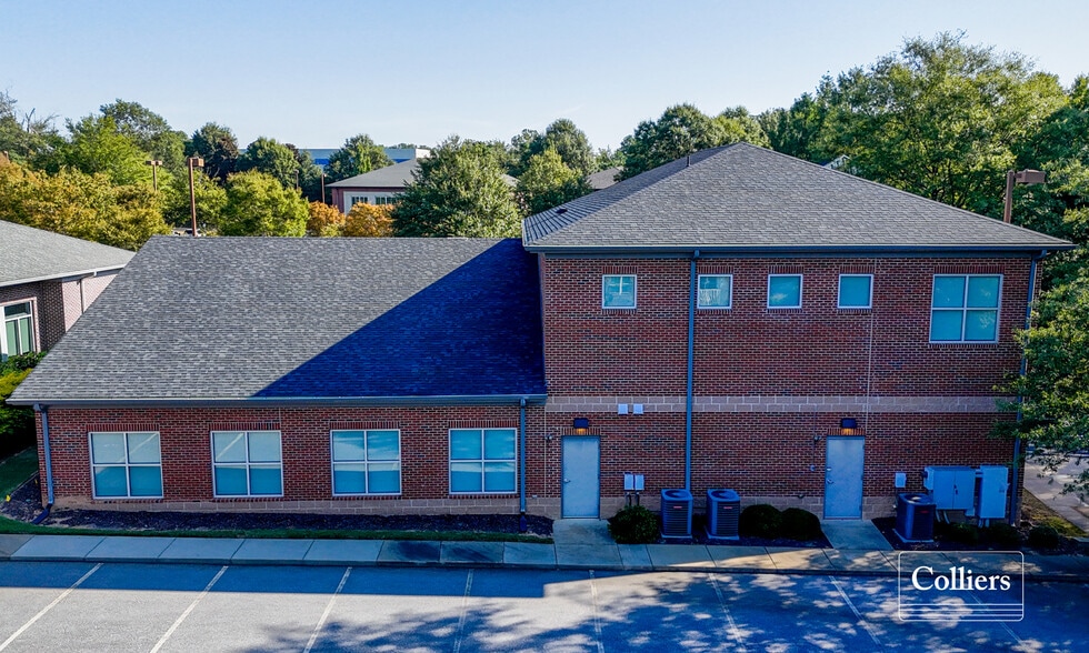 More Photos Of 300 Regent Park Ct, Greenville Office For Lease