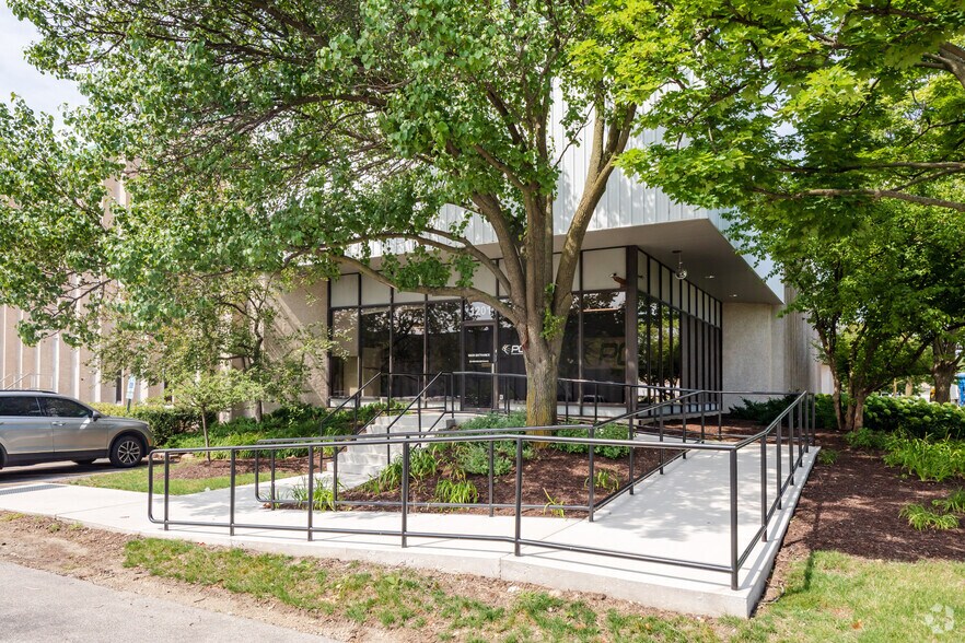 More Photos Of 1301-1401 Mark St, Elk Grove Village Unknown For Lease