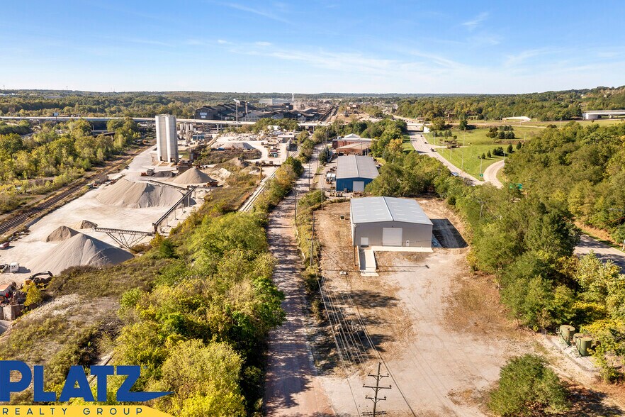 More Photos Of 2430 Funston St, Youngstown Warehouse For Lease