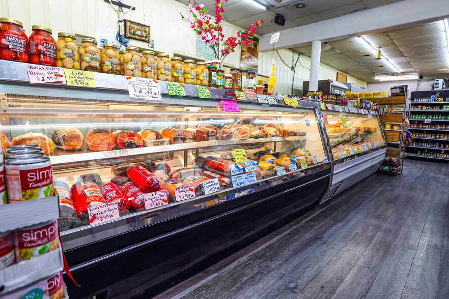 More Photos Of 9875 S Dixie Hwy, Erie Supermarket For Sale