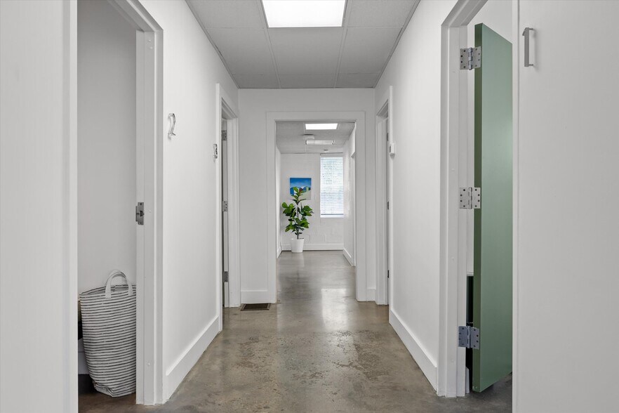 More Photos Of 525 Cherokee Blvd, Chattanooga Office For Lease