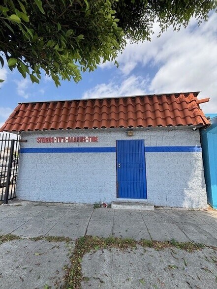 More Photos Of 310 N Long Beach Blvd, Compton Storefront Retail Office For Sale