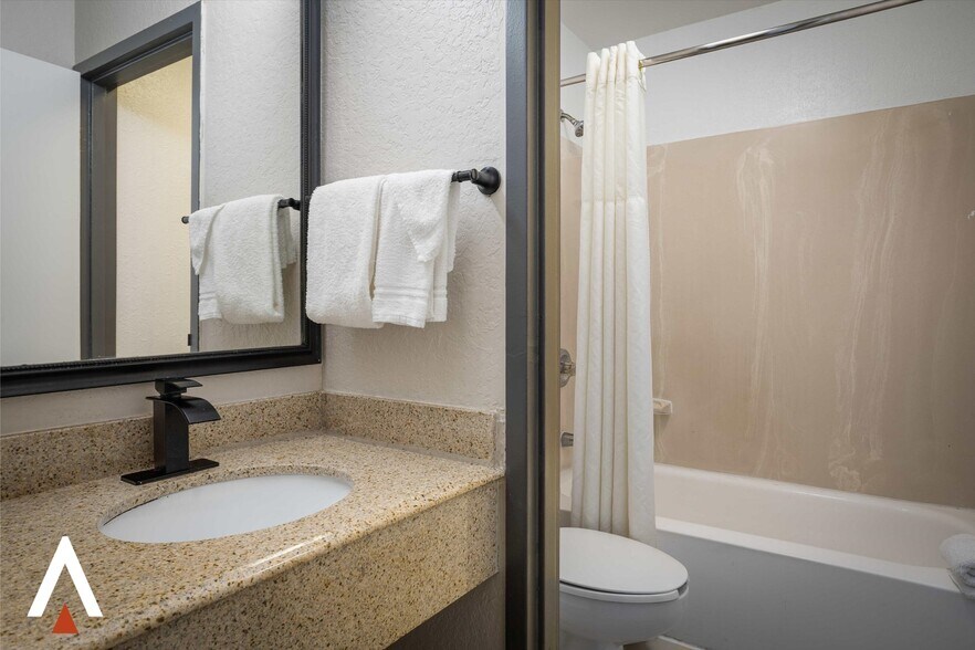 More Photos Of 3959 NW 79th Ave, Doral Hotel For Sale