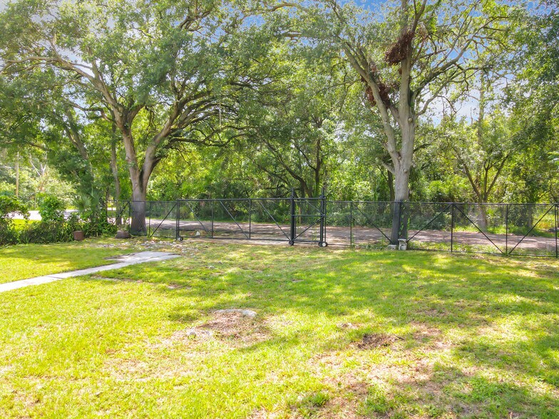 More Photos Of 1906 Murdock Blvd, Orlando Office For Lease