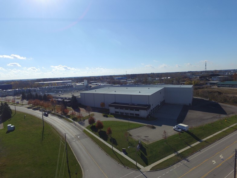 More Photos Of 75 Plant Farm Blvd, Brantford Warehouse For Lease