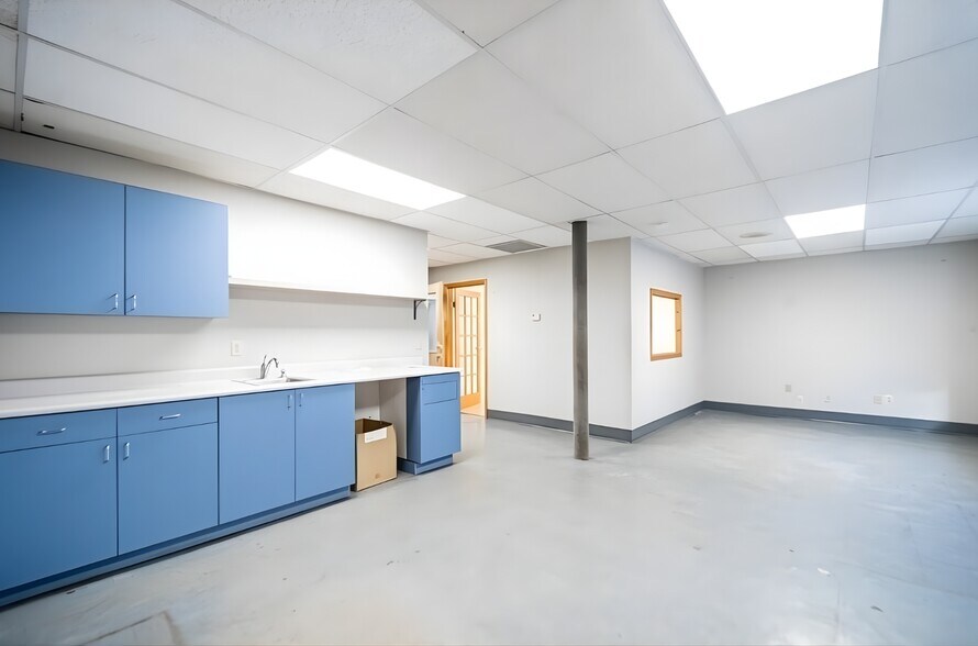 More Photos Of 324 Ringwood Ave, Pompton Lakes Light Manufacturing For Lease