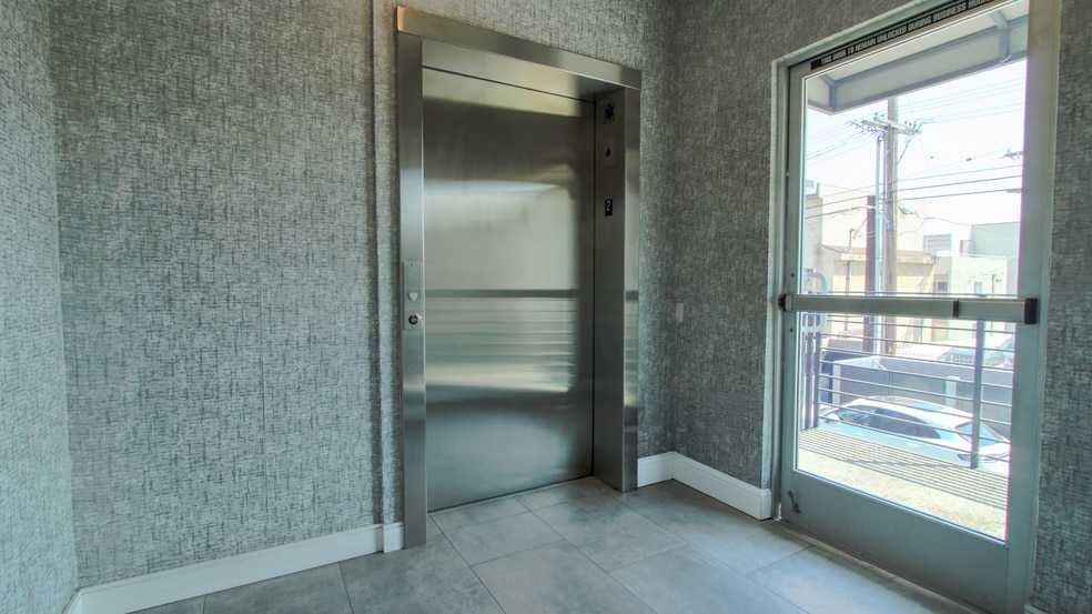 More Photos Of 1612 W Glenoaks Blvd, Glendale Office For Sale