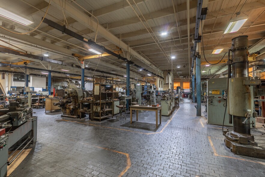 More Photos Of 24000 Lakeland Blvd, Euclid Manufacturing For Sale