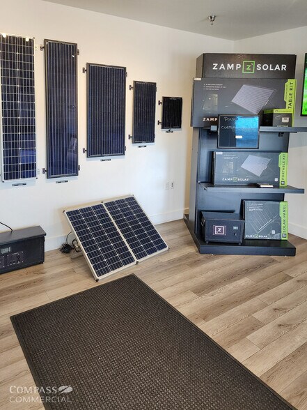 More Photos Of 63255 Jamison St, Bend Warehouse For Lease
