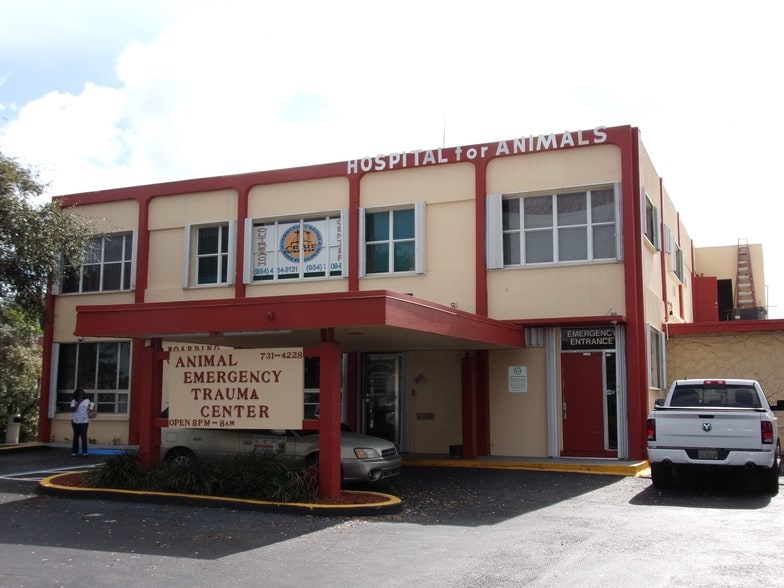 Primary Photo Of 2200 W Oakland Park Blvd, Oakland Park Veterinarian Kennel For Sale