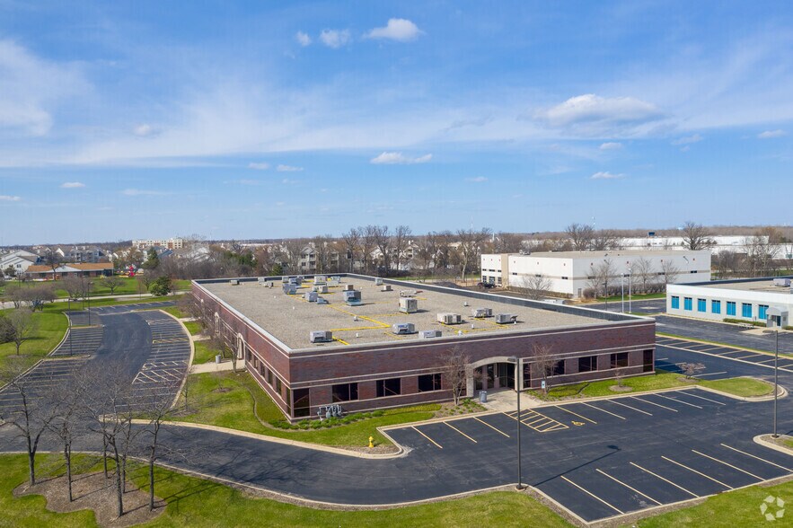 More Photos Of 1501-1531 S White Oak Dr, Waukegan Flex For Lease