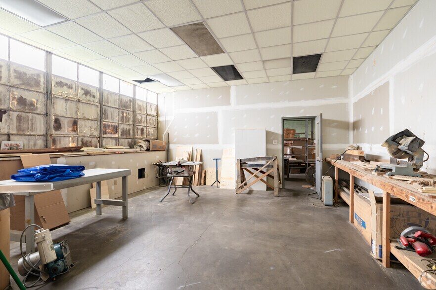 More Photos Of 900 Jefferson Ave, Newport News Manufacturing For Lease