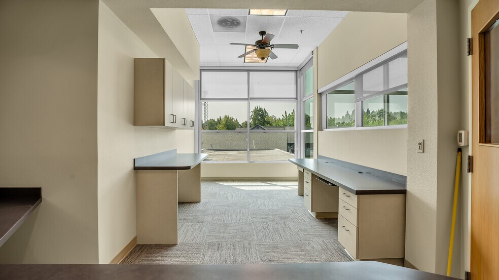 More Photos Of 693 Ray J. Glatt Cir, Woodburn Medical For Sale