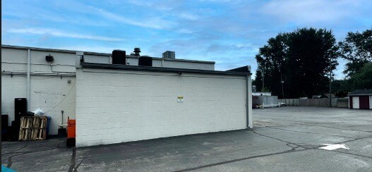 More Photos Of 28326-28350 S River Rd, Harrison Township Freestanding For Lease