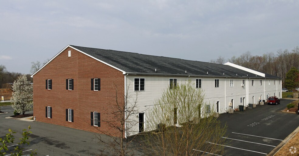 More Photos Of 8052 Elm Dr, Mechanicsville Office For Lease