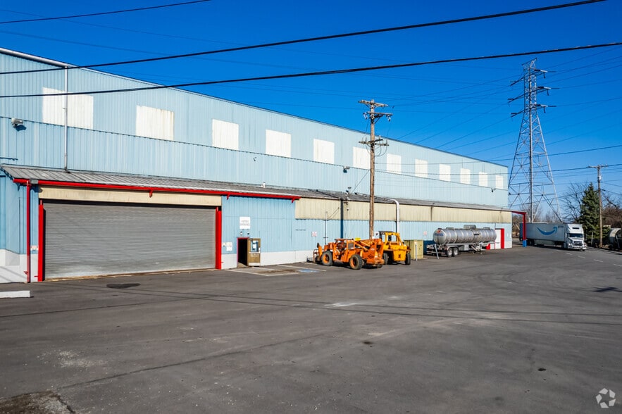 More Photos Of 2301 Duss Ave, Ambridge Unknown For Lease