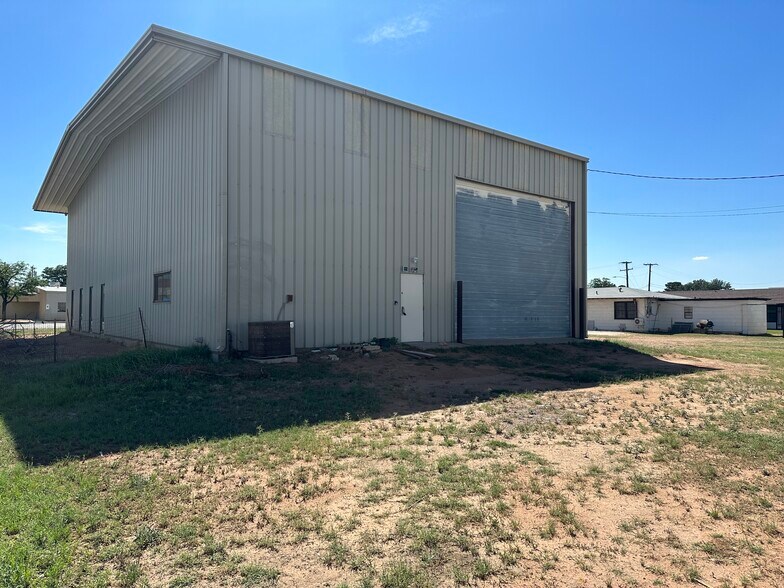 More Photos Of 1810 Lee Ave, Odessa Warehouse For Lease