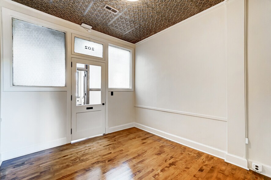 More Photos Of 9-11 N 3rd St, Newark Office For Lease