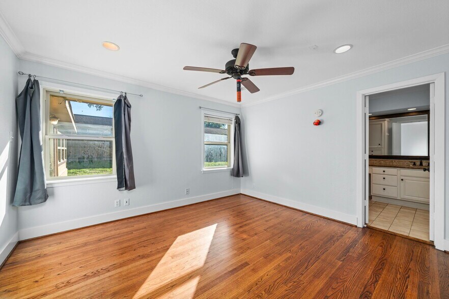 More Photos Of 1723 Campbell Rd, Houston Office Residential For Sale