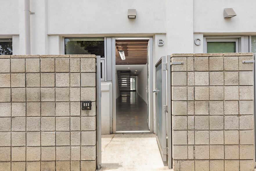 More Photos Of 2100 Abbot Kinney Blvd, Venice Office For Lease