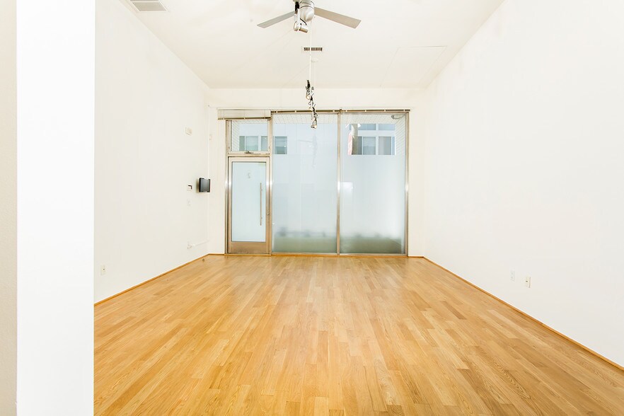 More Photos Of 8 Brooks Ave, Venice Apartments For Lease