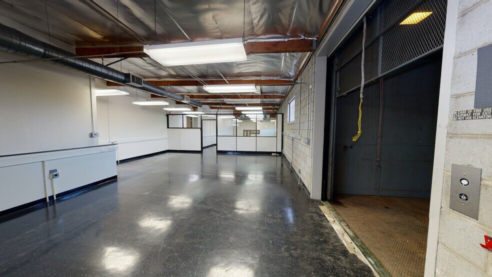 More Photos Of 6151-6159 Santa Monica Blvd, Los Angeles Showroom For Lease