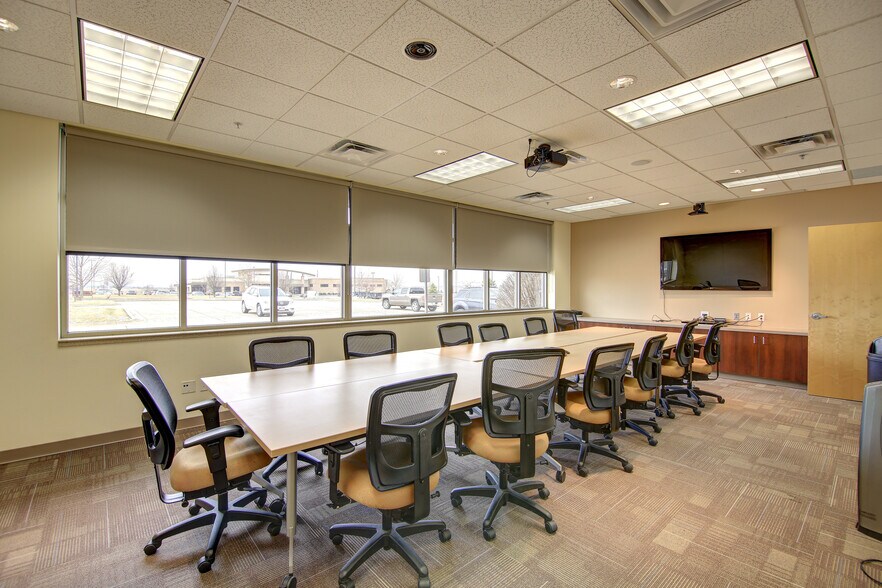 More Photos Of 1310 19th Ave NW, Clinton Light Manufacturing For Lease