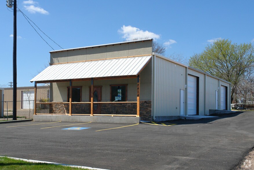 More Photos Of 2414 Commerce St, Marble Falls Warehouse For Lease