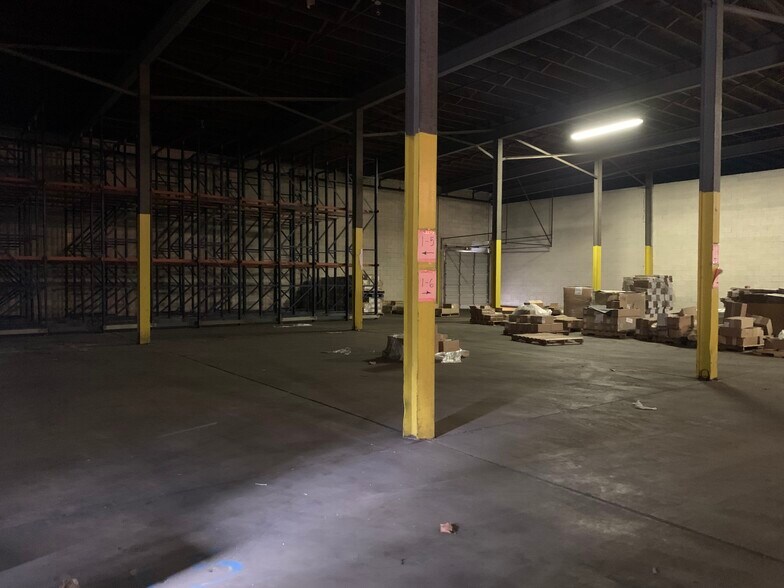 More Photos Of 1 Glass St, Bridgeton Warehouse For Lease