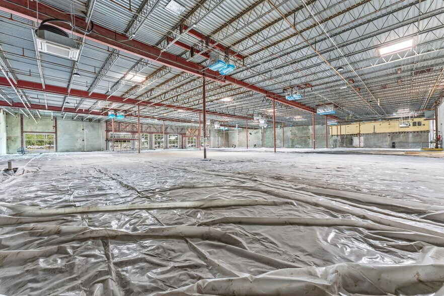 More Photos Of 2519 N McMullen Booth Rd, Clearwater Freestanding For Lease
