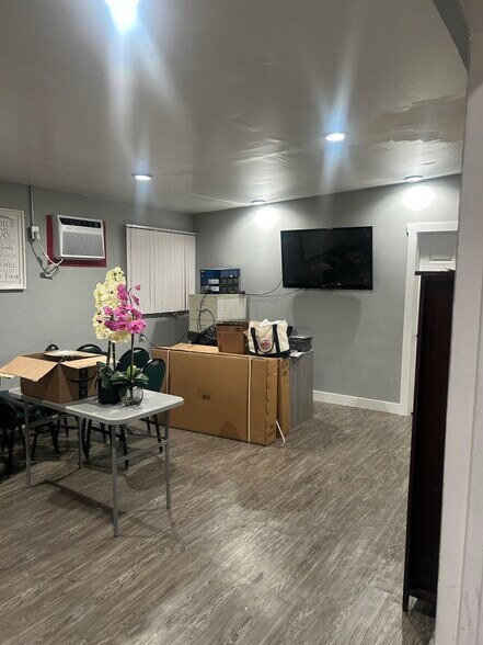 More Photos Of 11816-11822 Felton Ave, Hawthorne Storefront Retail Residential For Sale