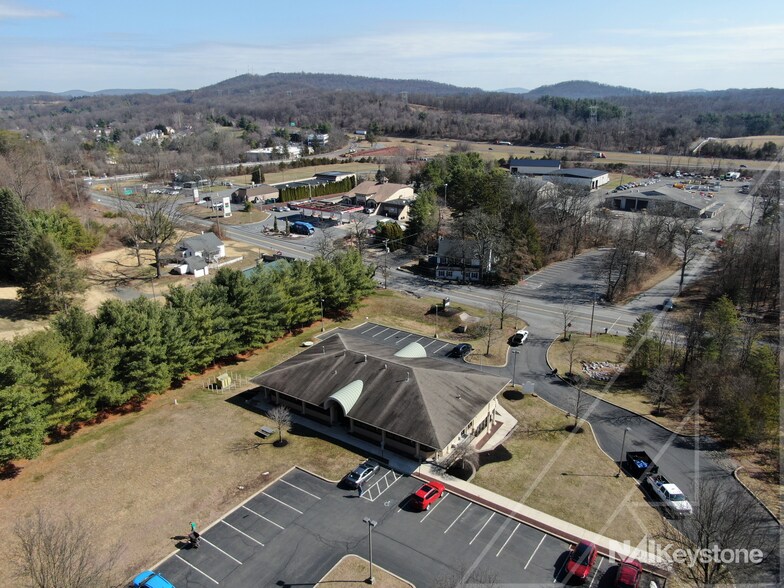 More Photos Of 2433 Morgantown Rd, Reading Office For Lease