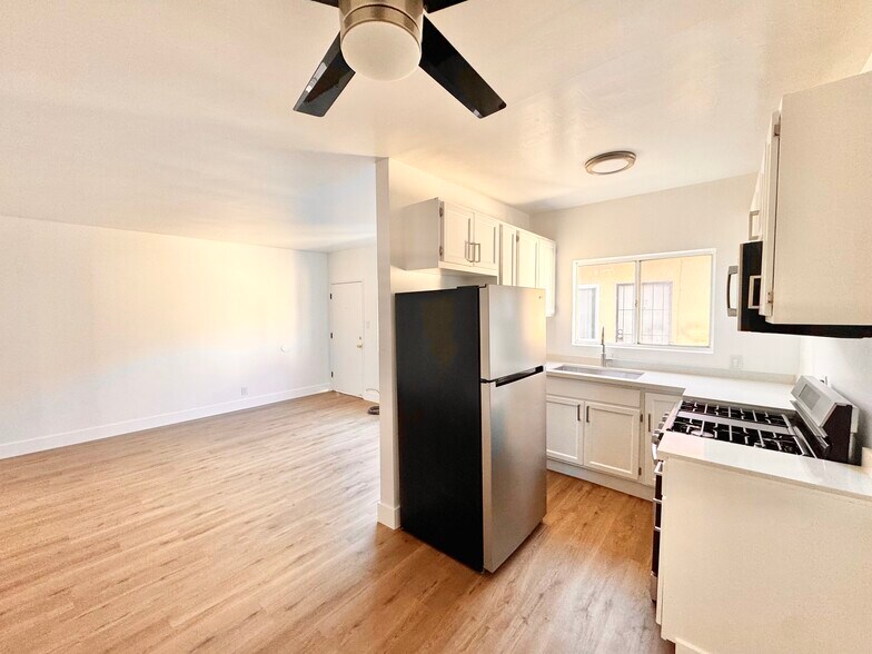 More Photos Of 2718 S Cochran Ave, Los Angeles Apartments For Sale