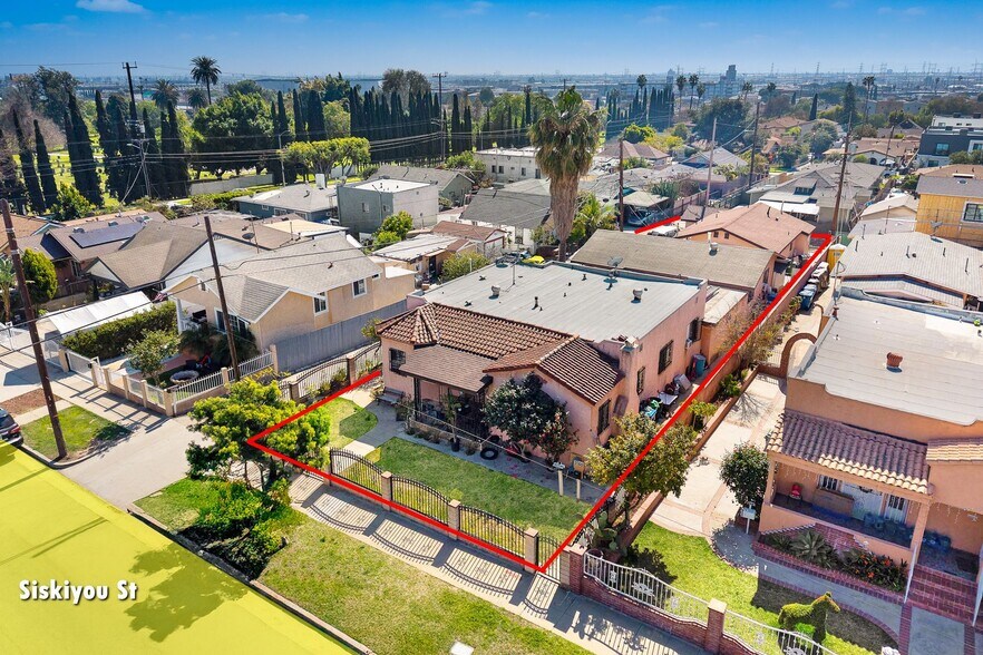 More Photos Of 3560 Siskiyou St, Los Angeles Apartments For Sale