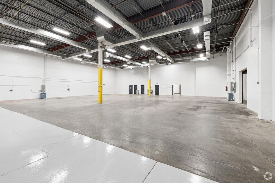 More Photos Of 600 Ryerson Rd, Lincoln Park Warehouse For Lease