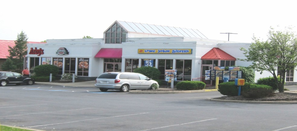 Primary Photo Of 7720 Main St, Fogelsville Bank For Lease