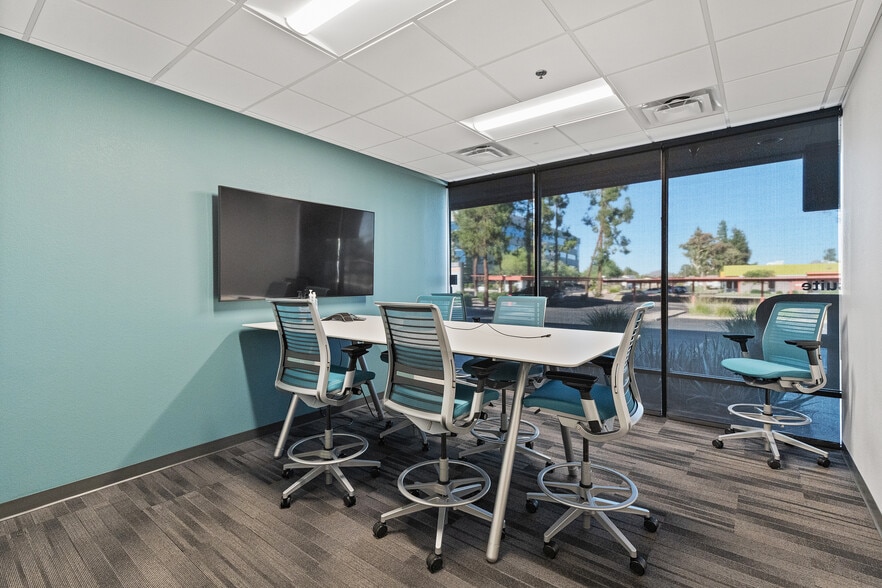 More Photos Of 2410 W Royal Palm Rd, Phoenix Light Manufacturing For Sale